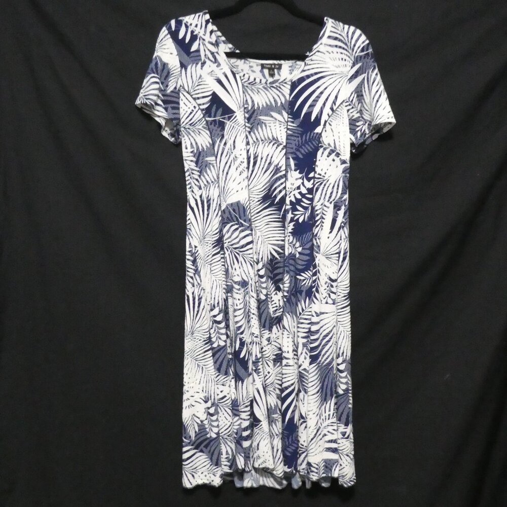 SAMI & JO | large | Navy & White Floral Pattern Short Sleeve Dress | Scoop Neck